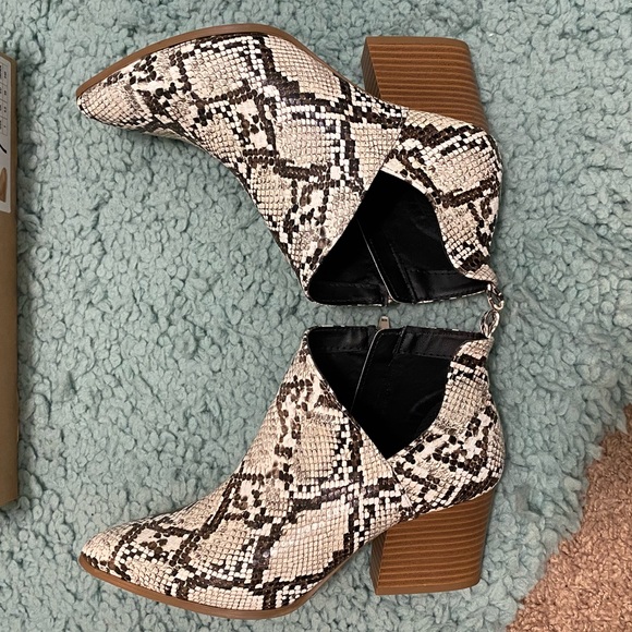 Qupid snake print ankle boots size 7 - Picture 10 of 10